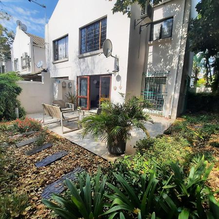 Villa In The Village Johannesburg Exterior photo