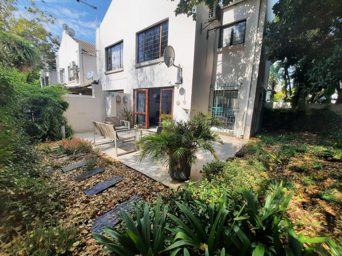 Villa In The Village Johannesburg Exterior photo